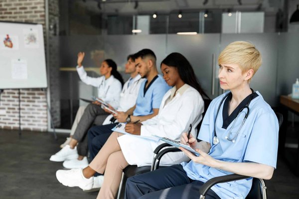 Quelles sont les formations locales qui mènent le plus souvent à un emploi à Auxerre ?