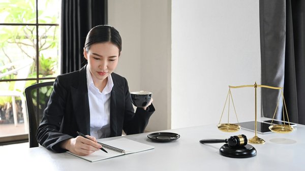 Avocat en droit du travail à versailles : votre guide essentiel